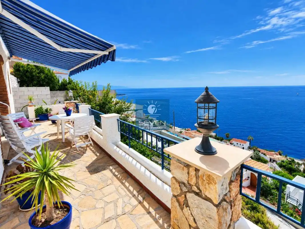 Chalet con jardín en venta en ALFAMAR 84