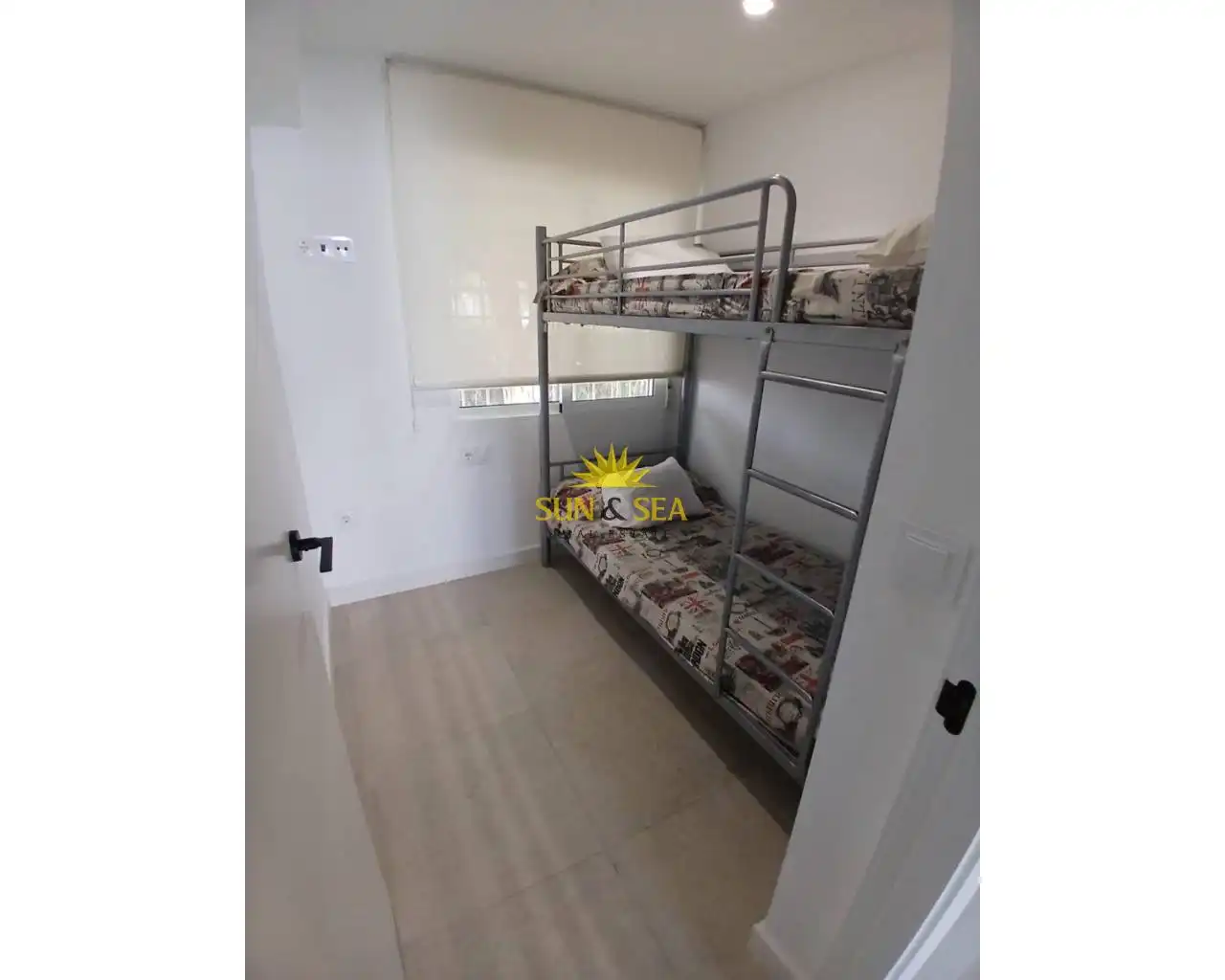 Schlafzimmer von Erdgeschoss zur Miete in Orihuela mit Klimaanlage, Terrasse und Schwimmbad
