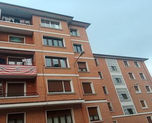 Vista exterior de Pis en venda en Valle de Trápaga-Trapagaran amb Calefacció