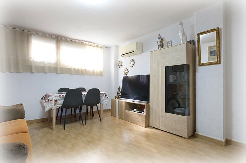 Dormitori de Estudi en venda en L'Hospitalet de Llobregat amb Aire condicionat i Forn