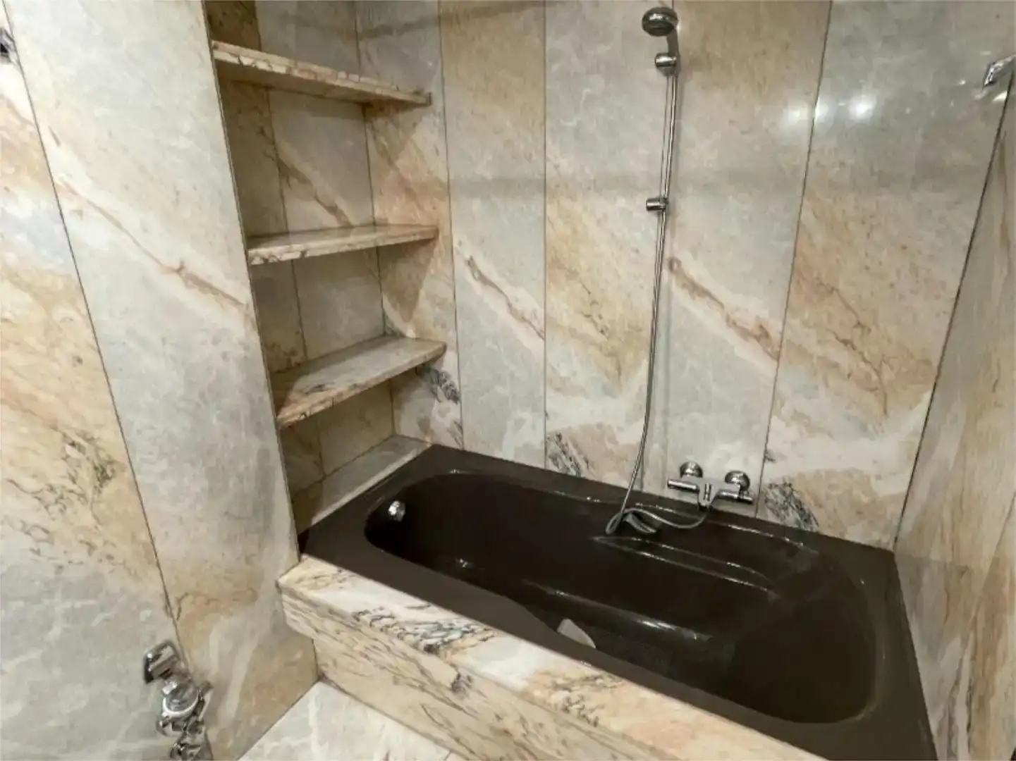 Baño de Piso en venta en León Capital  con Parquet, Trastero y Piscina