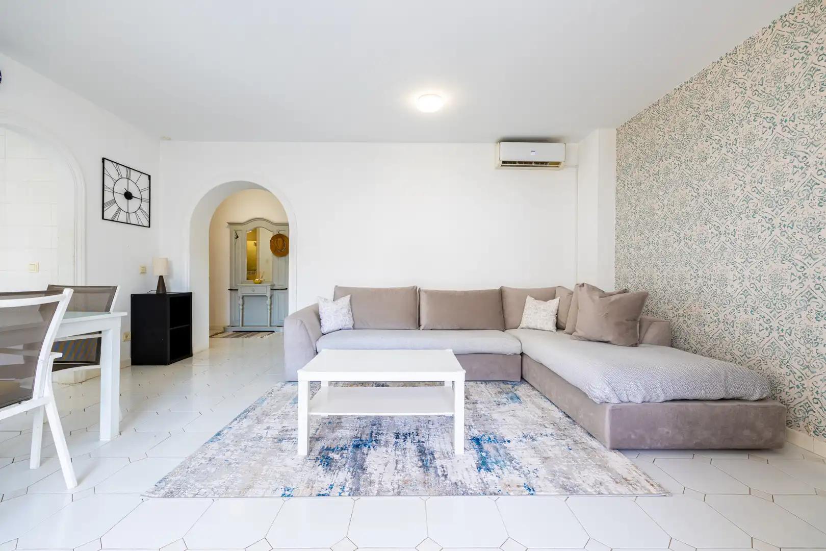 Sala d'estar de Planta baixa en venda en Mijas amb Aire condicionat, Terrassa i Piscina