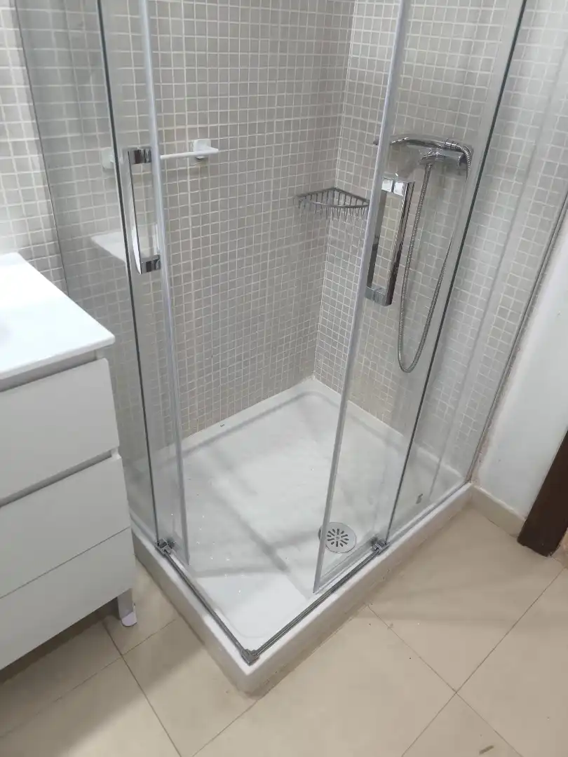 Badezimmer von Wohnung zur Miete in Valencia mit Möbliert, Ofen und Waschmaschine