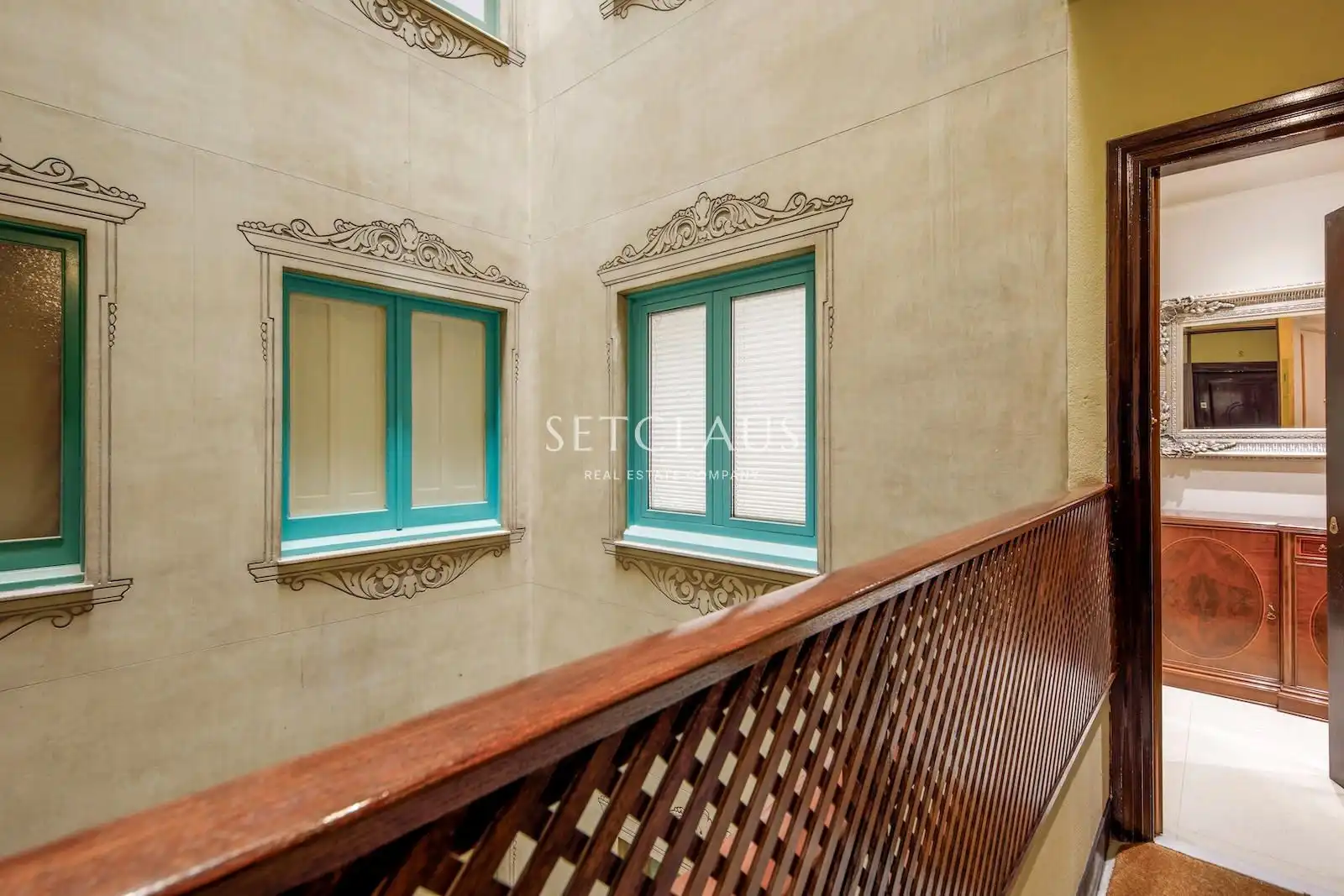 Balcony of Flat for sale in Barcelona  with Air Conditioner and Alarm