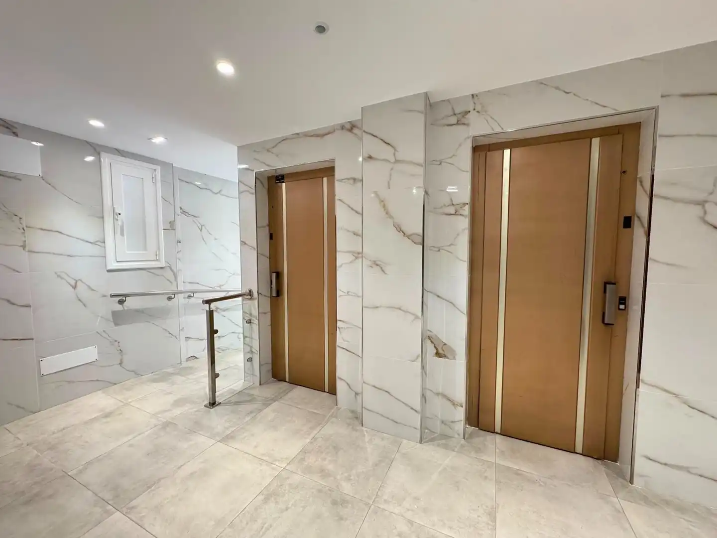 Baño de Piso en venta en Oviedo  con Calefacción, Terraza y Trastero