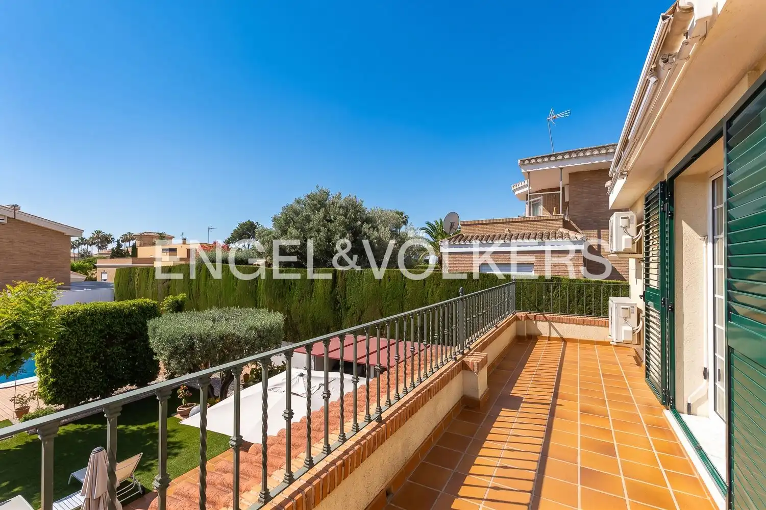 Terrassa de Casa o xalet en venda en Torrent amb Aire condicionat, Calefacció i Jardí privat