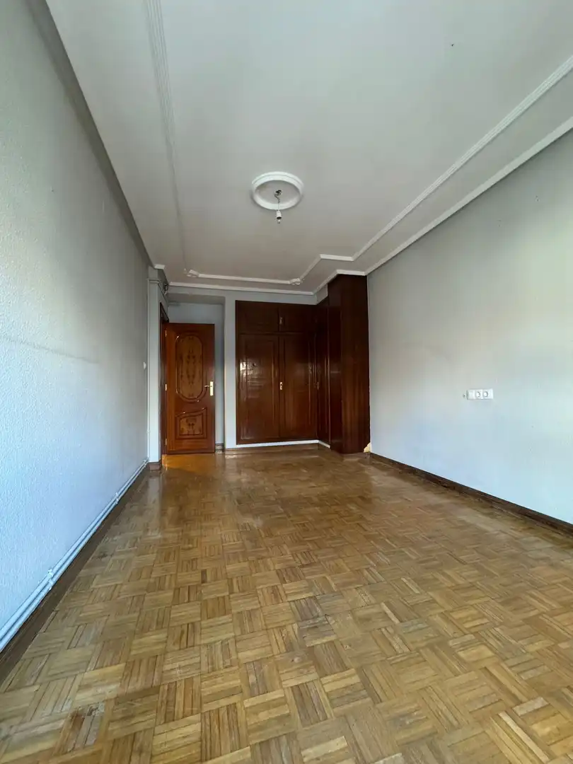Bedroom of Flat for rent in Gijón   with Heating and Parquet flooring