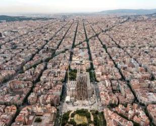 Vista exterior de Edifici en venda en  Barcelona Capital