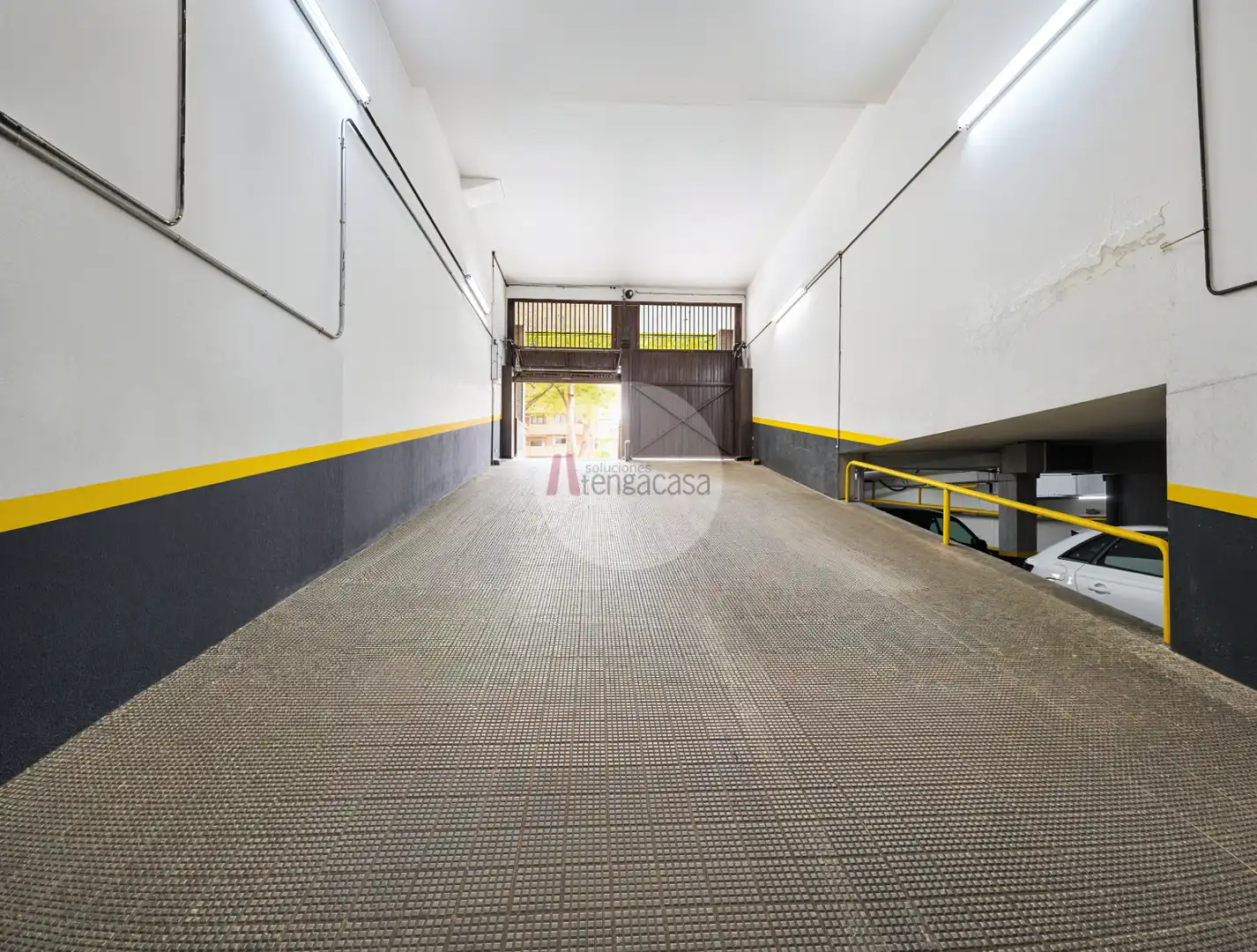 Parking of Attic for rent in Pozuelo de Alarcón  with Air Conditioner, Heating and Parquet flooring