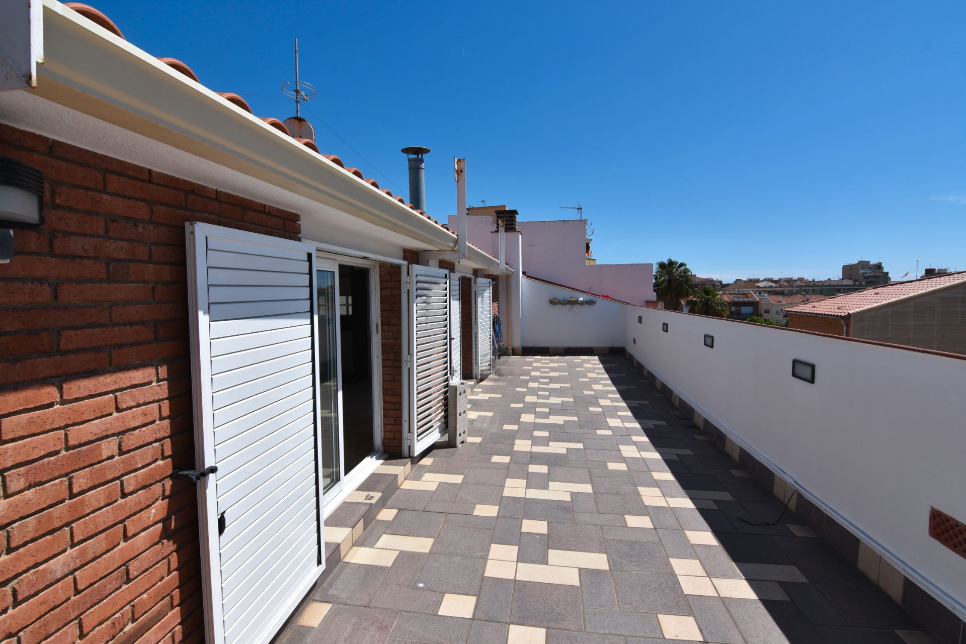 Vista exterior de Dúplex en venda en Calella amb Aire condicionat, Calefacció i Terrassa
