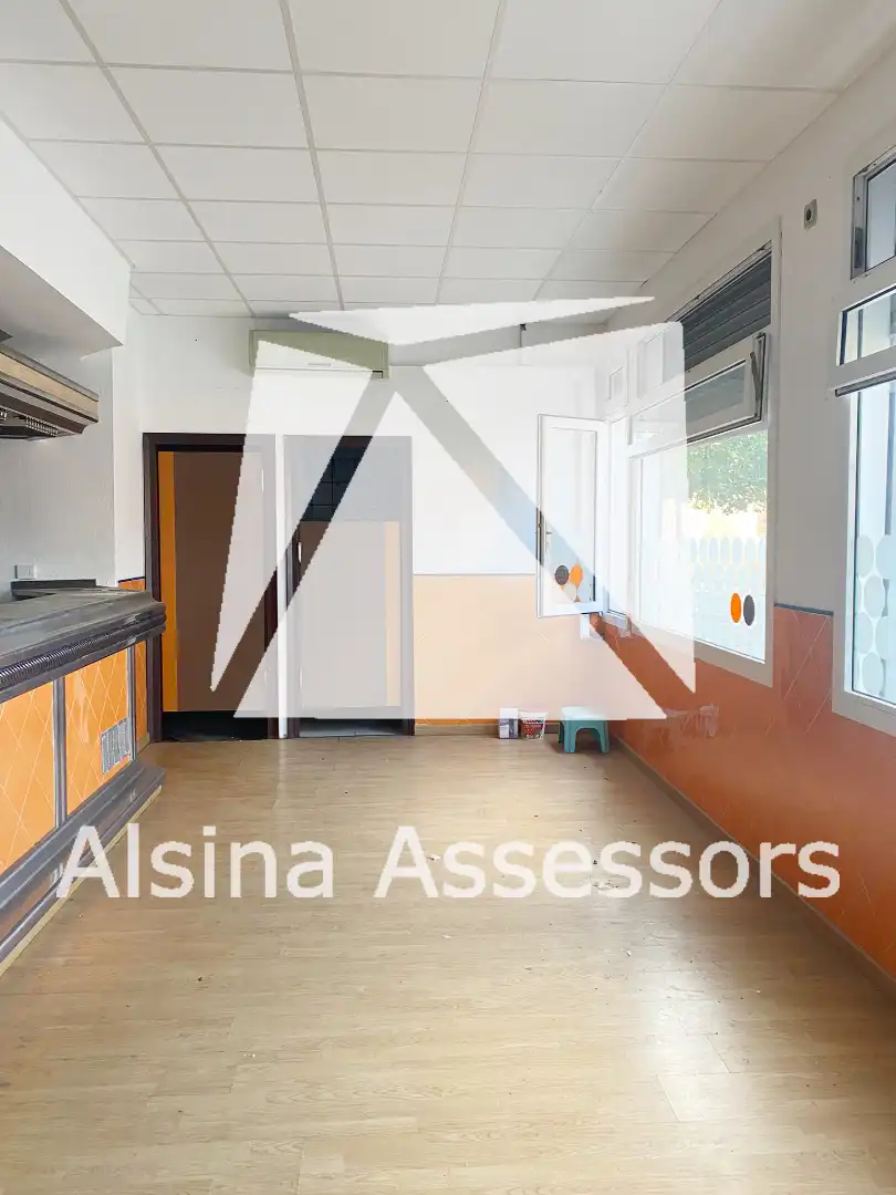 Local comercial en venta en Carrer Rosselló 15