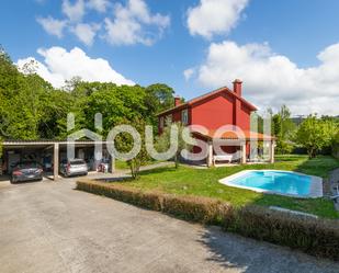 Vista exterior de Casa o xalet en venda en Carral amb Terrassa i Piscina