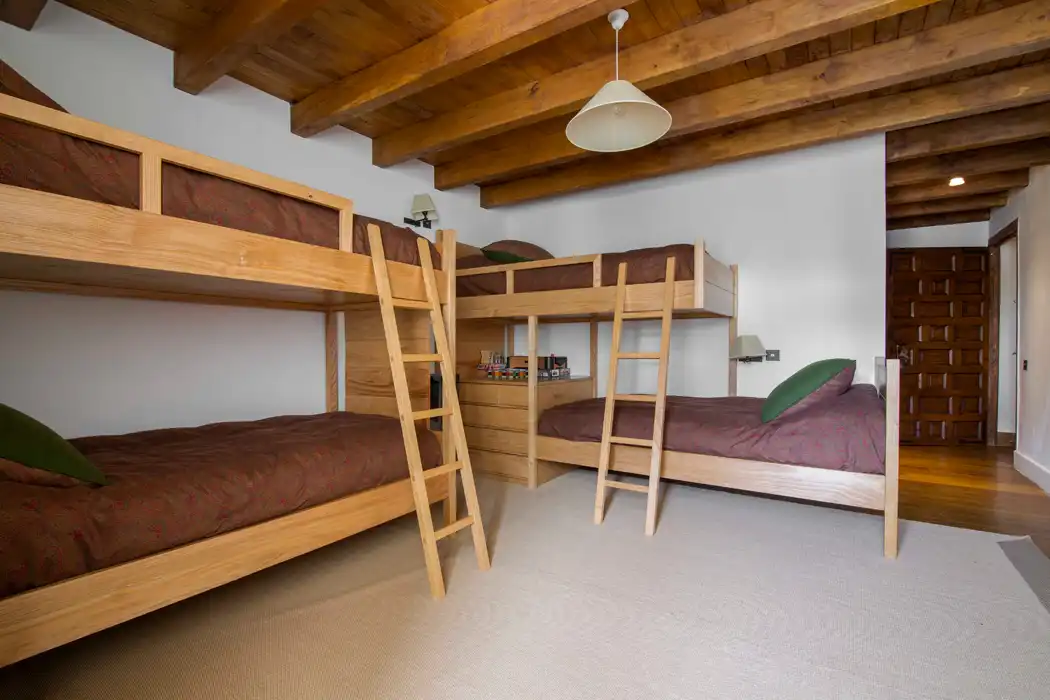 Dormitori de Casa o xalet en venda en Naut Aran amb Calefacció, Jardí privat i Parquet