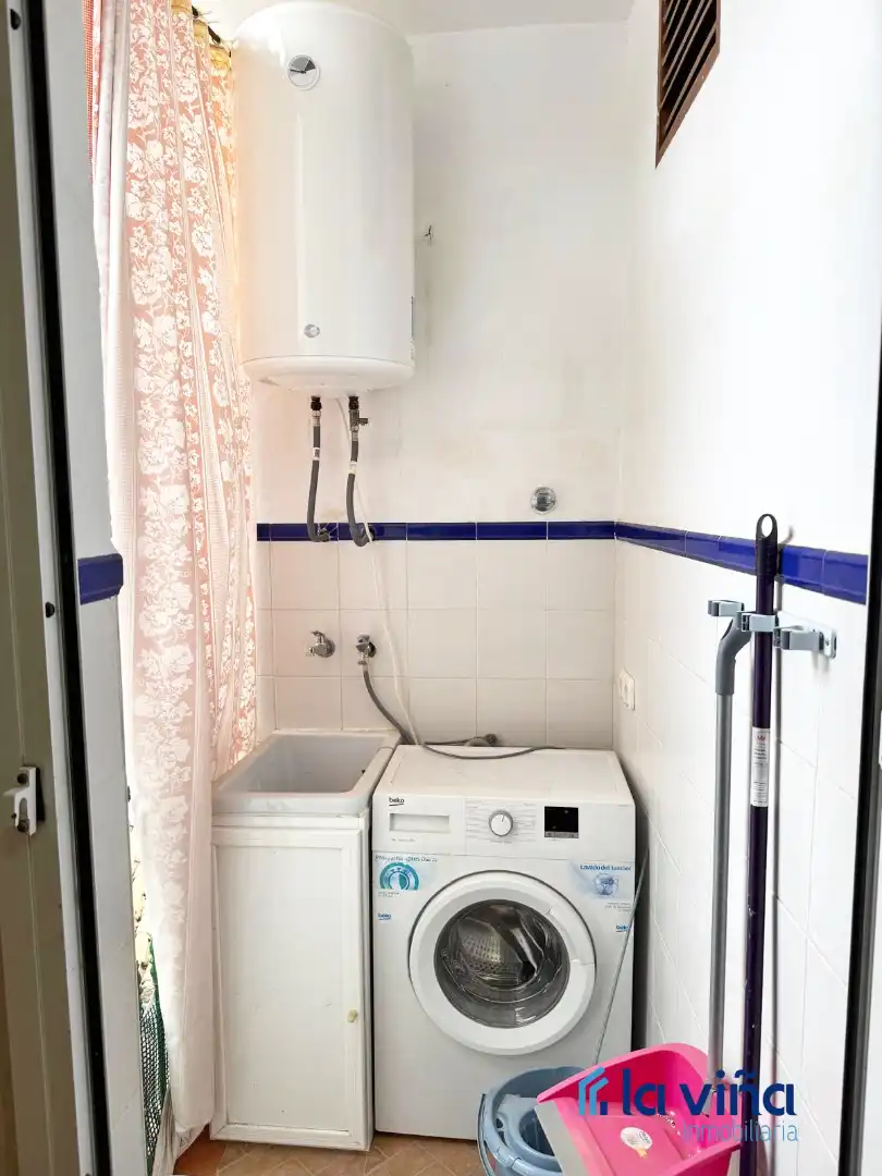 Bathroom of Attic for sale in Alameda  with Air Conditioner, Heating and Furnished
