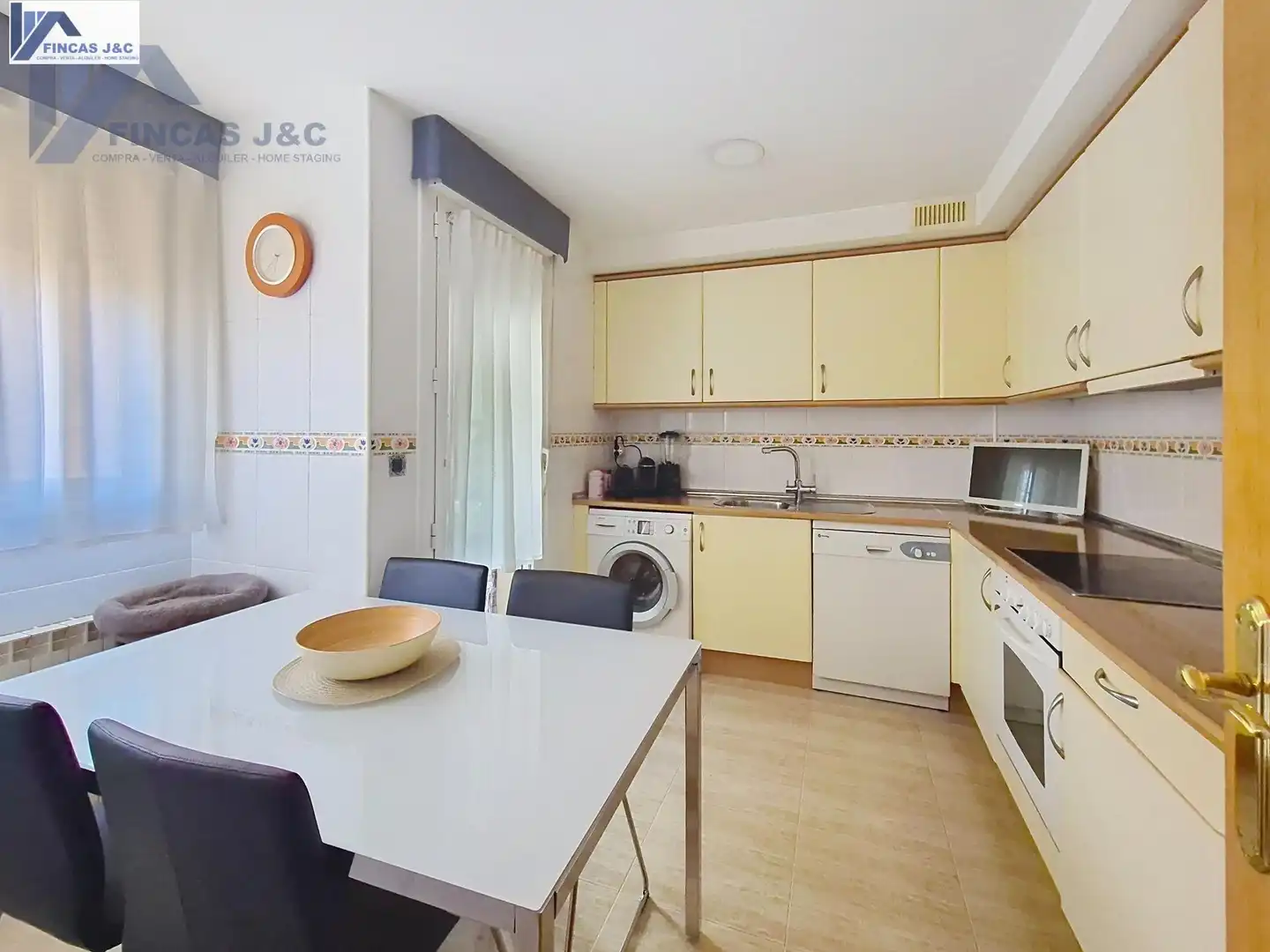Cocina de Casa adosada en venta en Zaragoza con Aire acondicionado, Calefacción y Jardín privado
