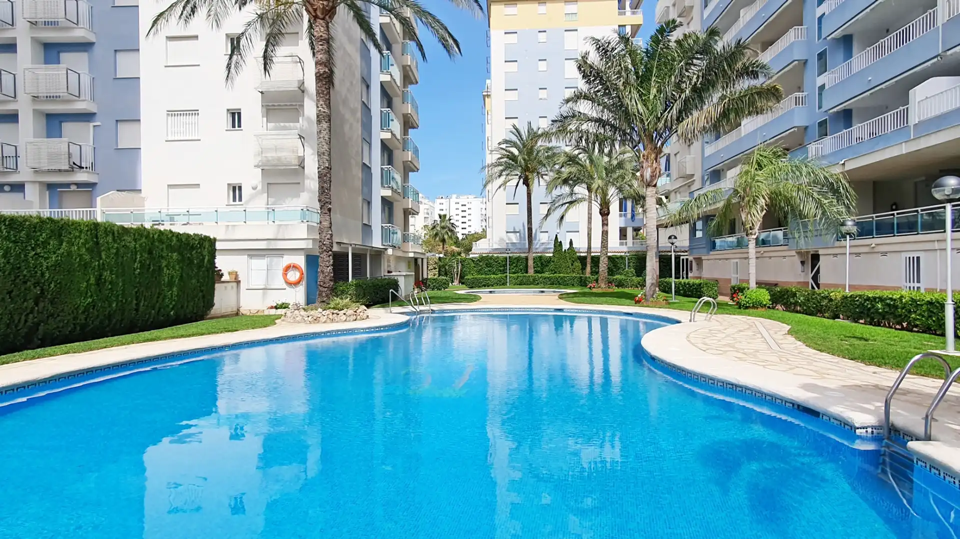 Piscina de Apartament de lloguer en Gandia amb Aire condicionat, Calefacció i Terrassa