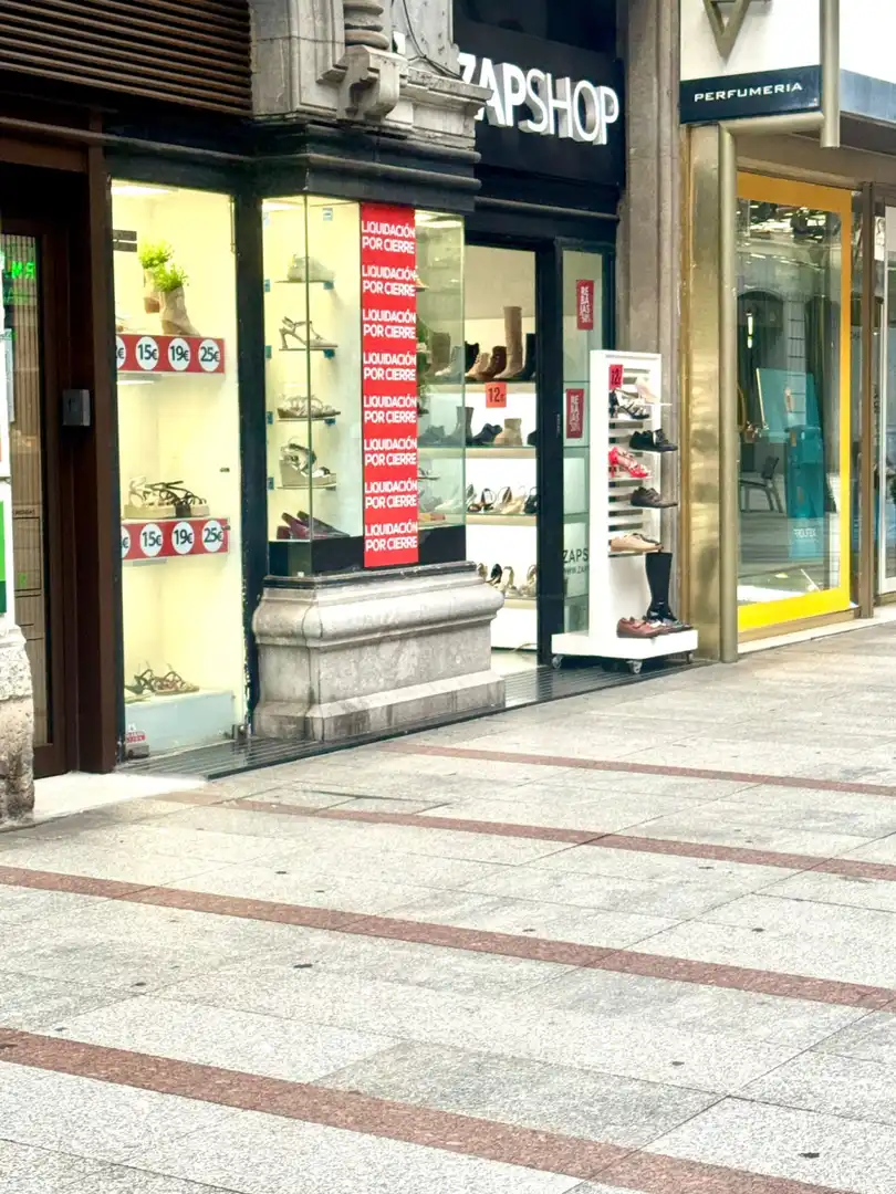 Local de lloguer en Gijón  amb Aire condicionat