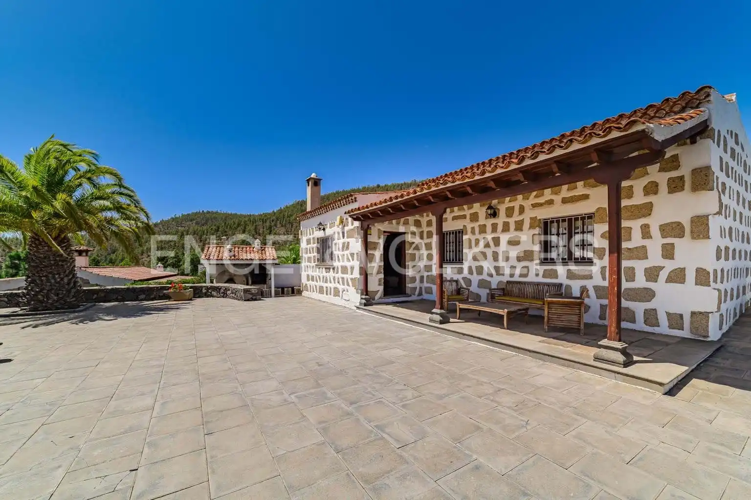 Vista exterior de Casa o xalet en venda en Granadilla de Abona amb Aire condicionat, Terrassa i Moblat