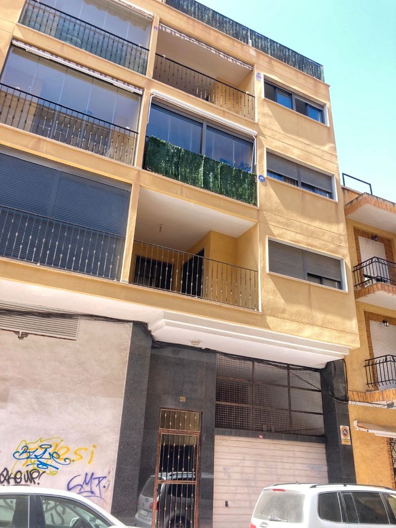 Vista exterior de Piso de alquiler en Torrevieja con Aire acondicionado, Amueblado y Horno