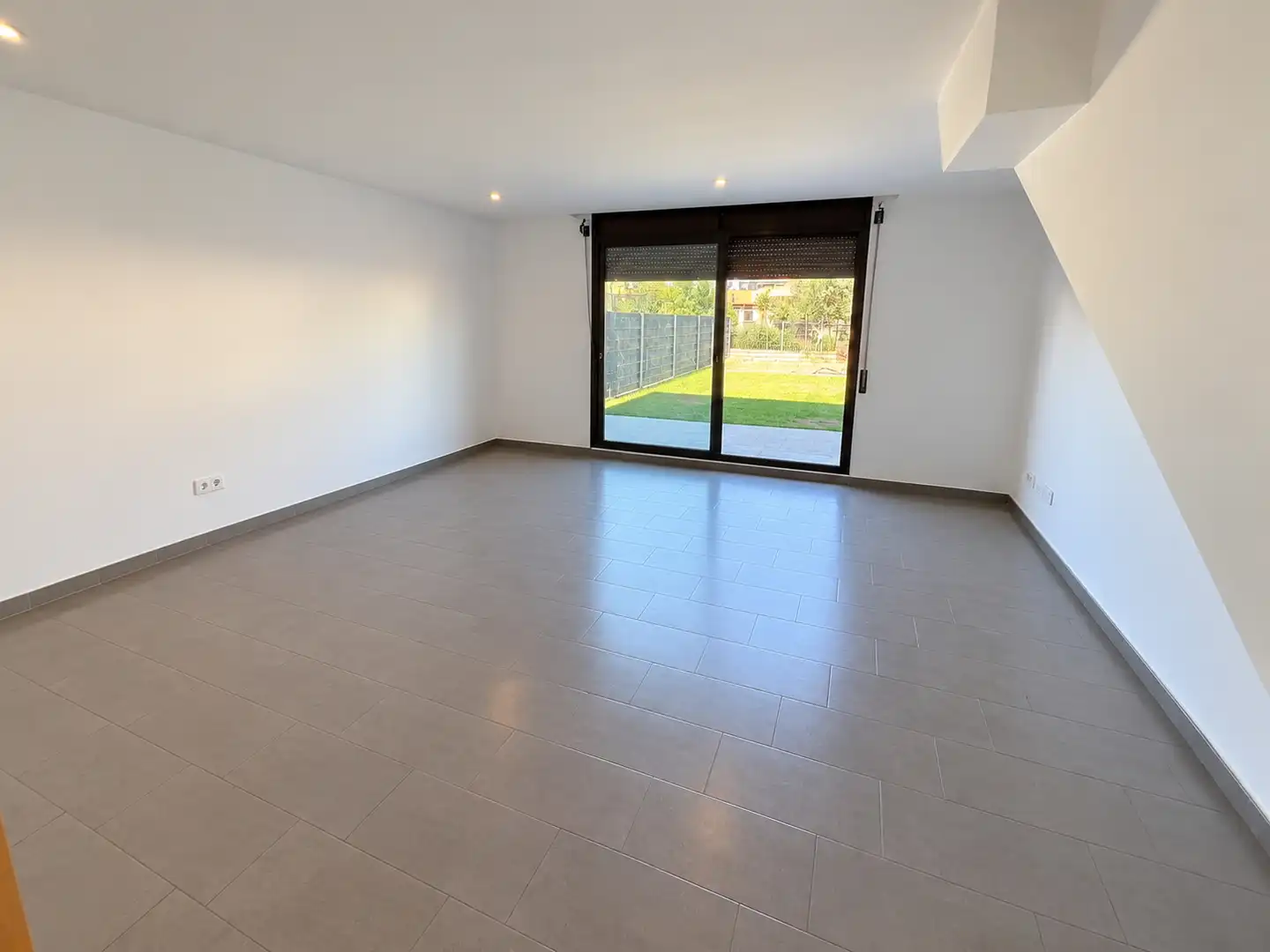 Living room of Houses for sale in Vilanova i la Geltrú  with Air Conditioner, Heating and Private garden