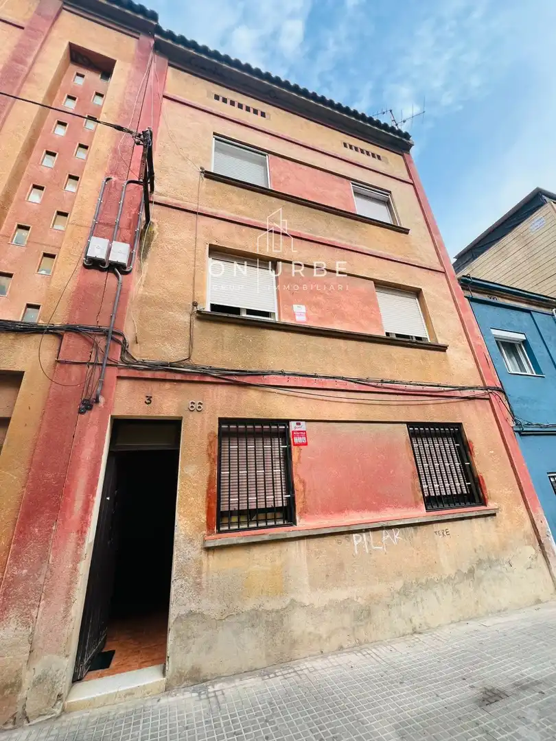 Vista exterior de Pis en venda en Montcada i Reixac amb Aire condicionat i Moblat
