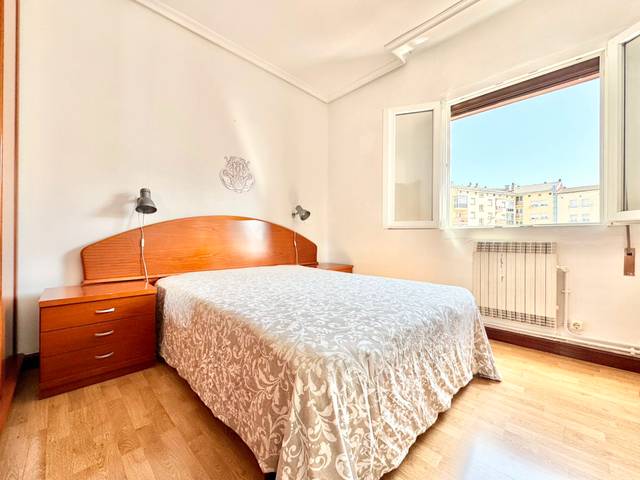 Piso en Venta en Calle Reyes Católicos en El Anglo