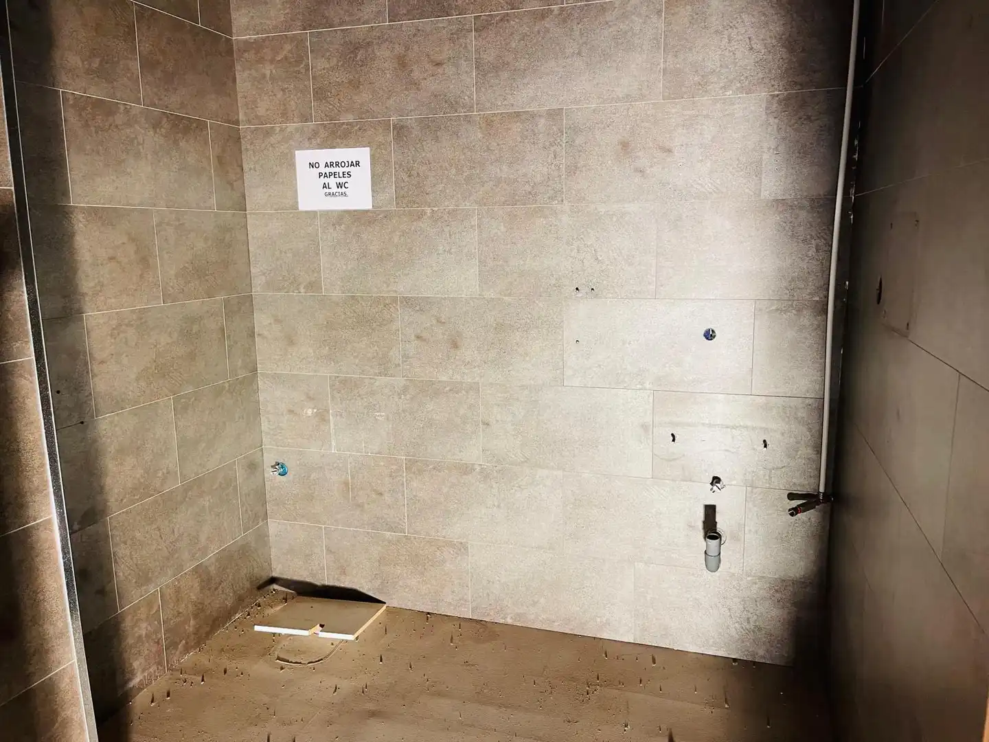 Bathroom of Commercial properties for rent in Antequera  with Air Conditioner