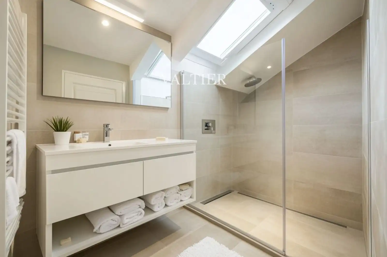 Baño de Ático en venta en Madrid con Terraza y Amueblado