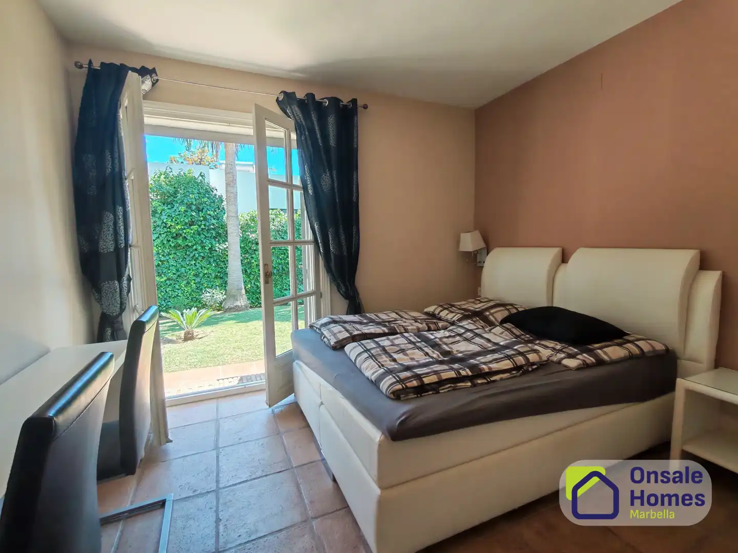 Bedroom of Houses for rent in Marbella  with Air Conditioner, Private garden and Terrace