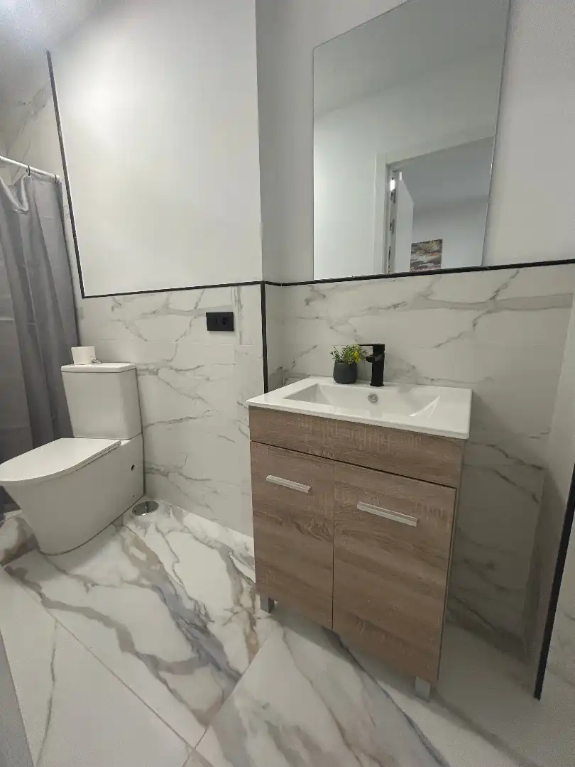 Bany de Casa o xalet en venda en Alhaurín de la Torre amb Aire condicionat, Jardí privat i Terrassa