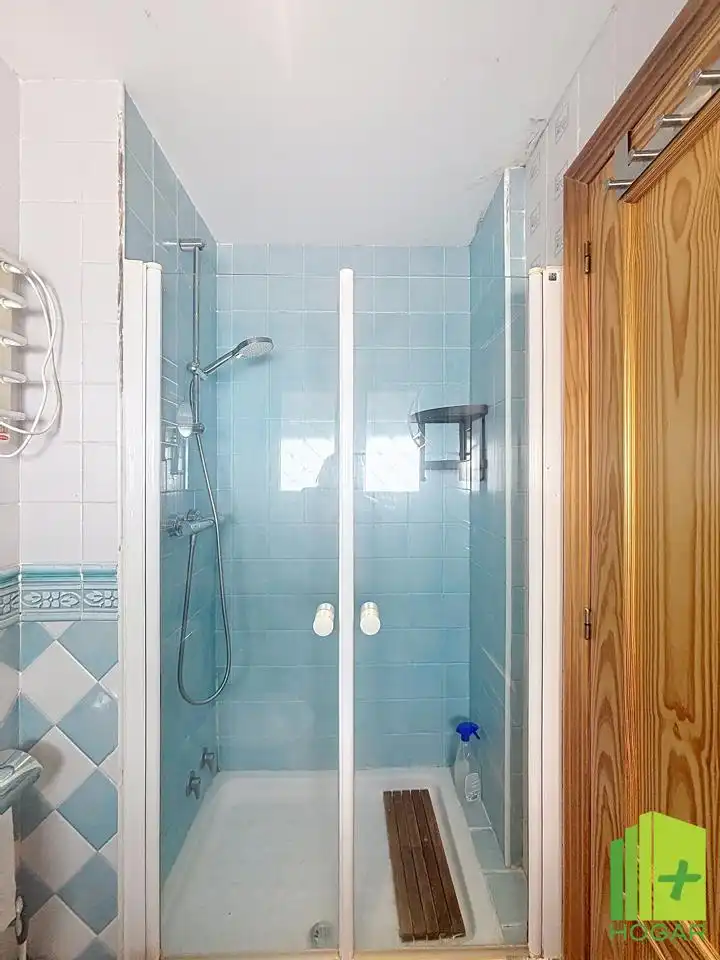 Baño de Casa adosada en venta en Jaén con Aire acondicionado, Jardín privado y Terraza