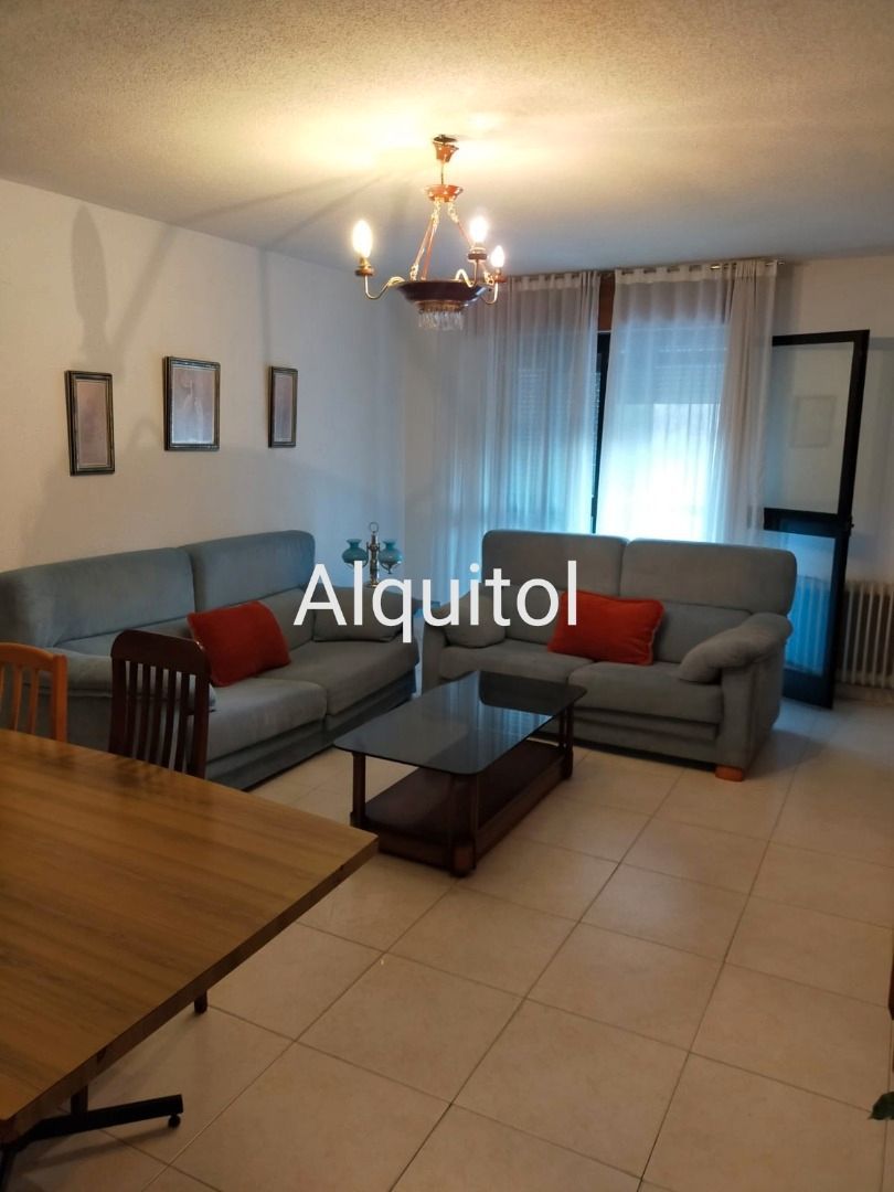 Sala de estar de Piso de alquiler en  Toledo Capital con Calefacción, Terraza y Amueblado