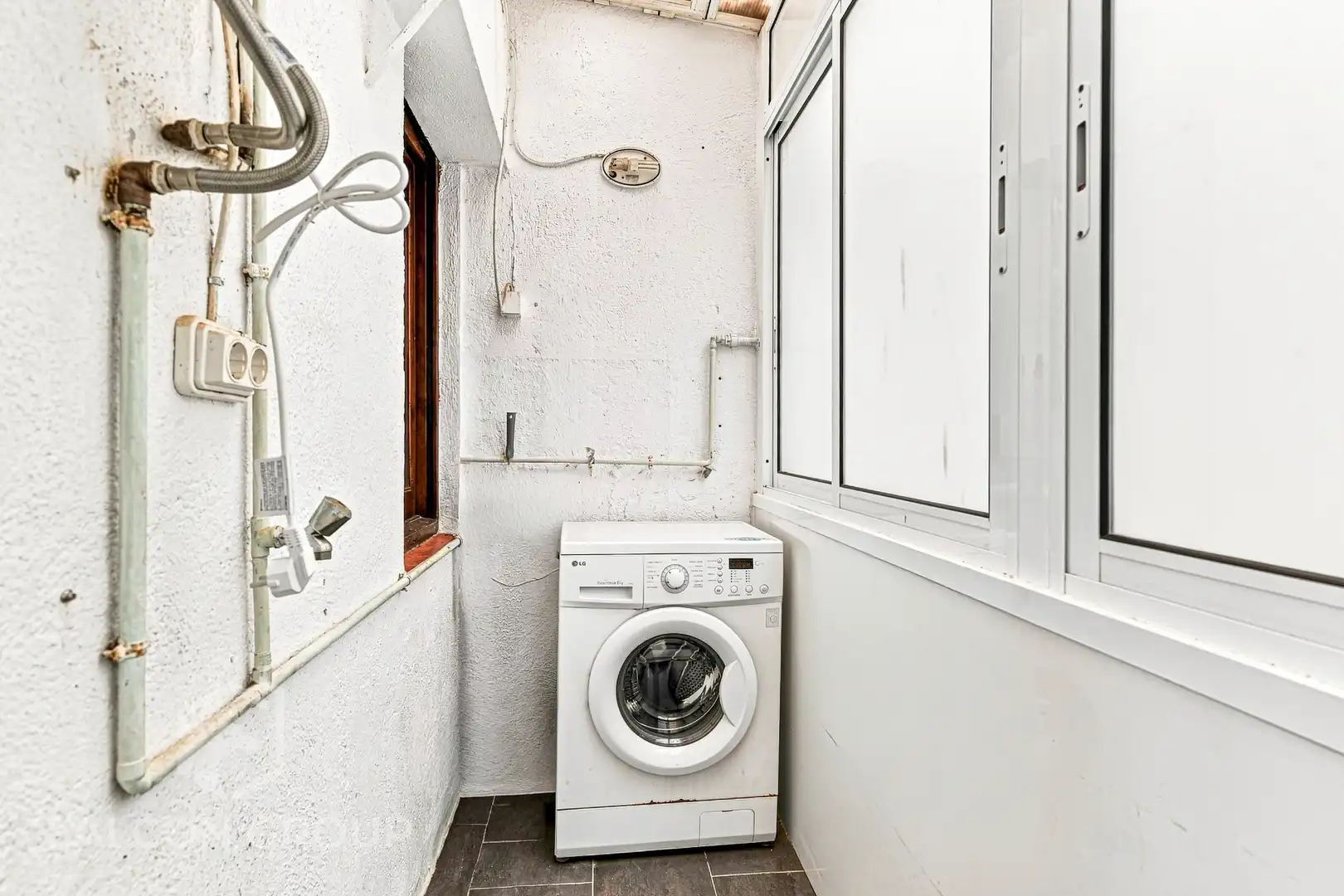Badezimmer von Wohnung zum Verkauf in Calafell mit Balkon