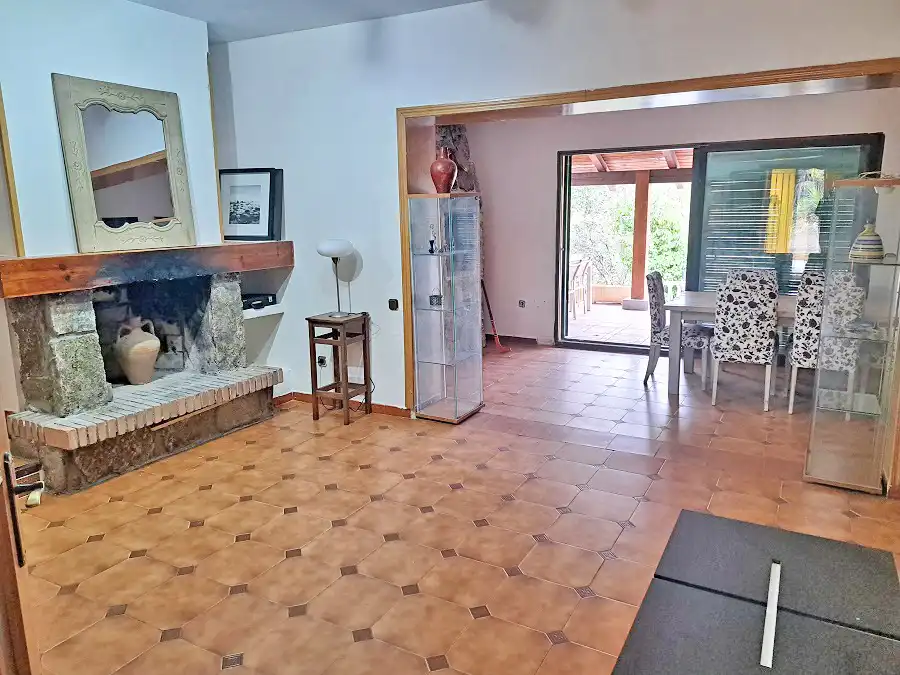 Wohnzimmer von Haus oder Chalet zum Verkauf in Navalagamella mit Heizung, Privatgarten und Parkett