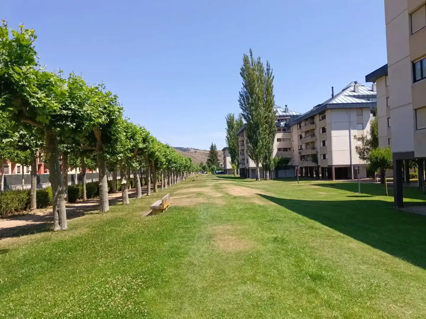 Vista exterior de Pis en venda en Ezcaray amb Piscina i Balcó