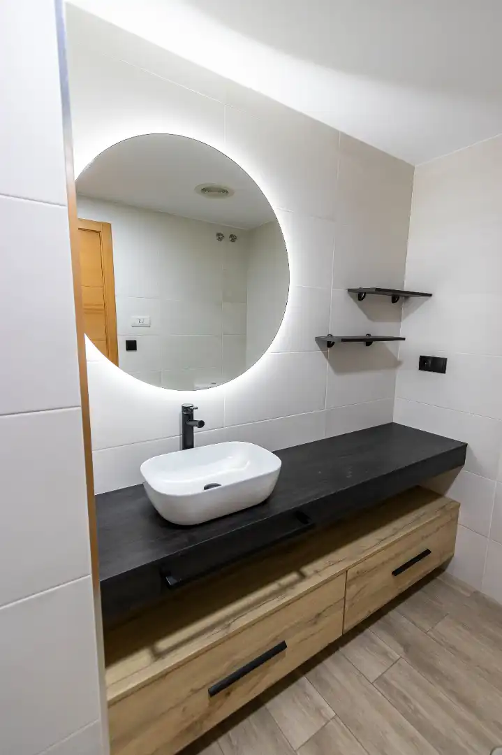 Bany de Dúplex de lloguer en Ourense Capital  amb Aire condicionat, Calefacció i Parquet
