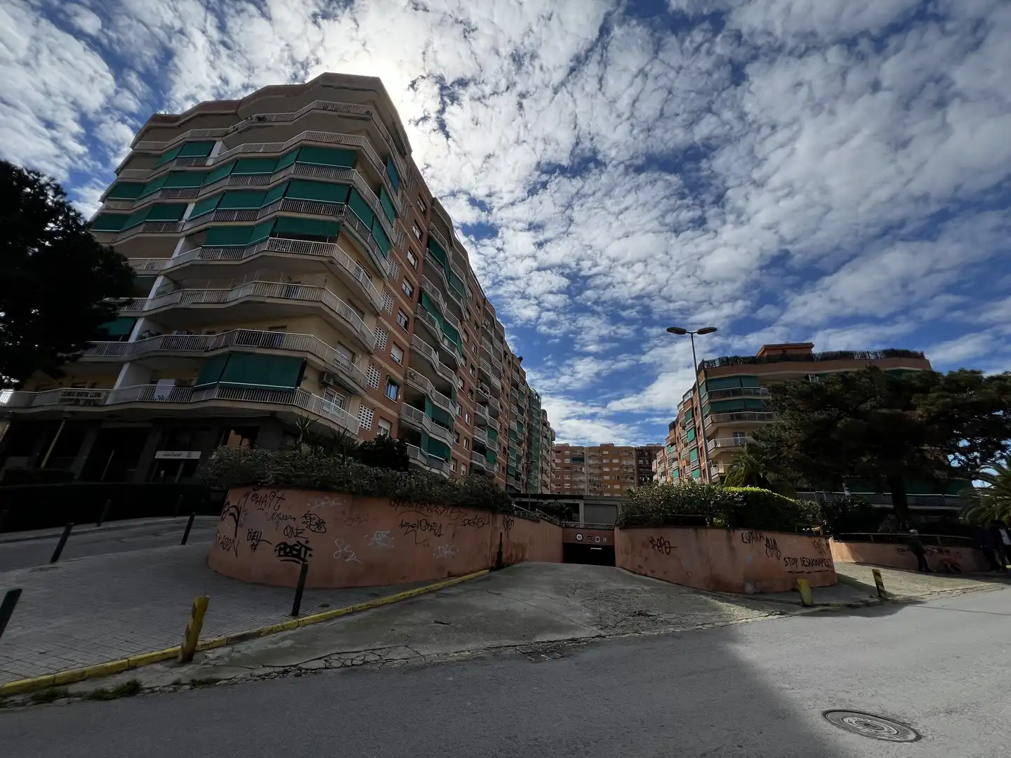 Vista exterior de Garatge en venda en Badalona