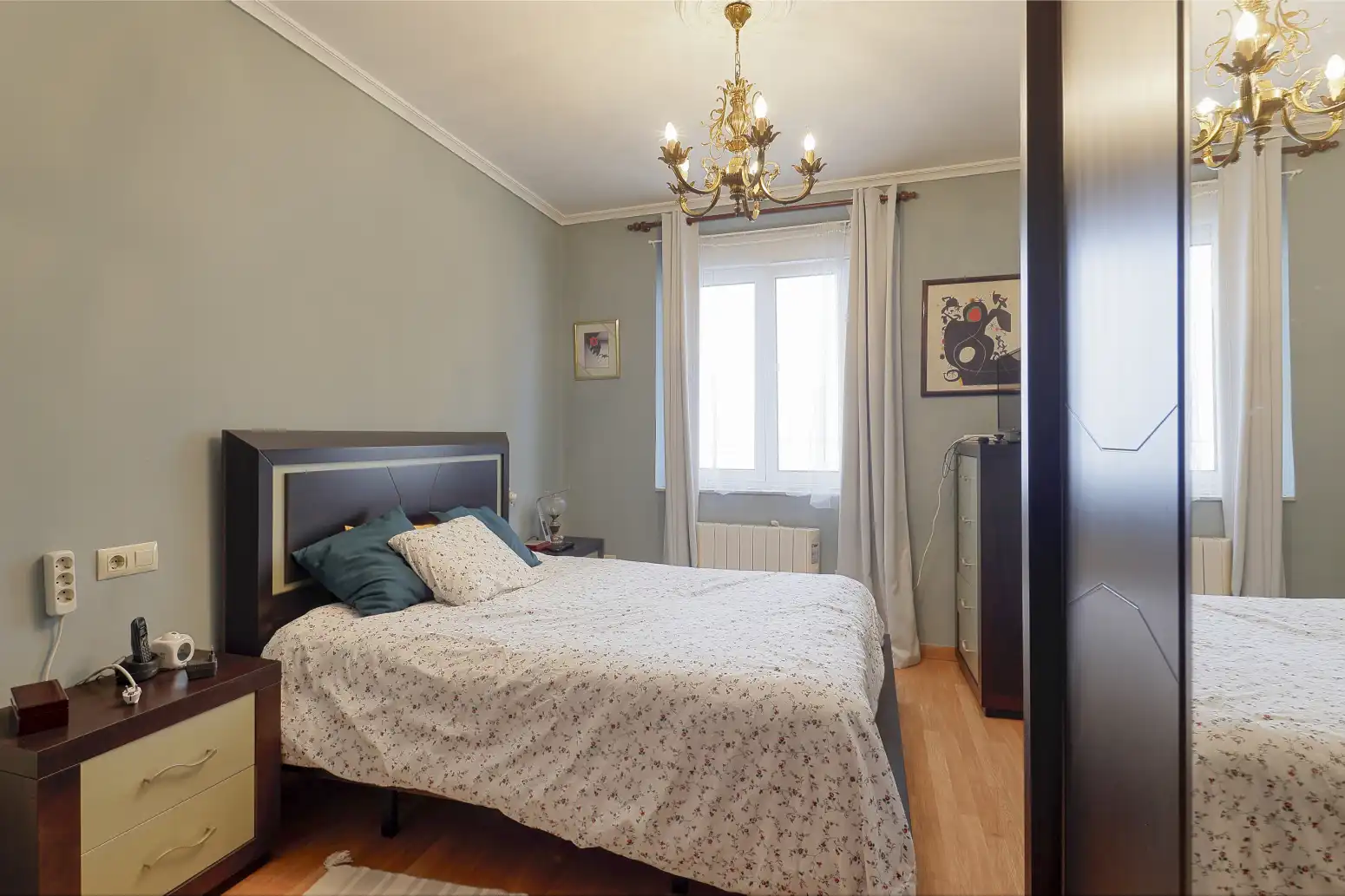 Habitación de Piso en venta en Oviedo  con Calefacción