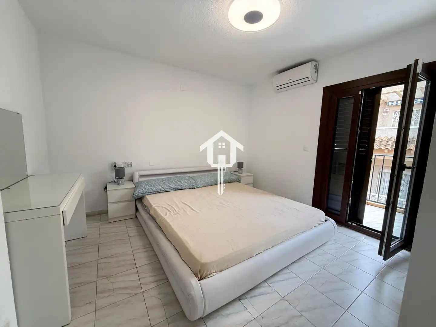 Habitación de Dúplex en venta en Torrevieja con Aire acondicionado, Terraza y Amueblado
