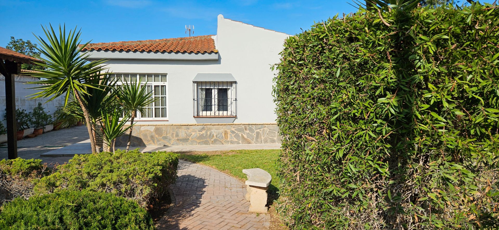 Garden of House or chalet for sale in Chiclana de la Frontera  with Air Conditioner, Heating and Private garden