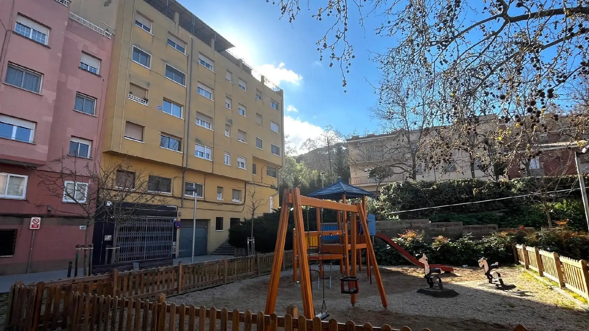 Vista exterior de Piso en venta en Montcada i Reixac con Terraza