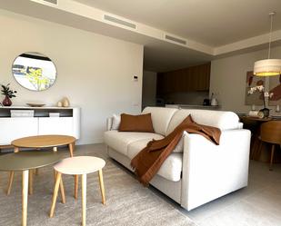 Sala d'estar de Apartament de lloguer en Estepona amb Aire condicionat, Terrassa i Moblat