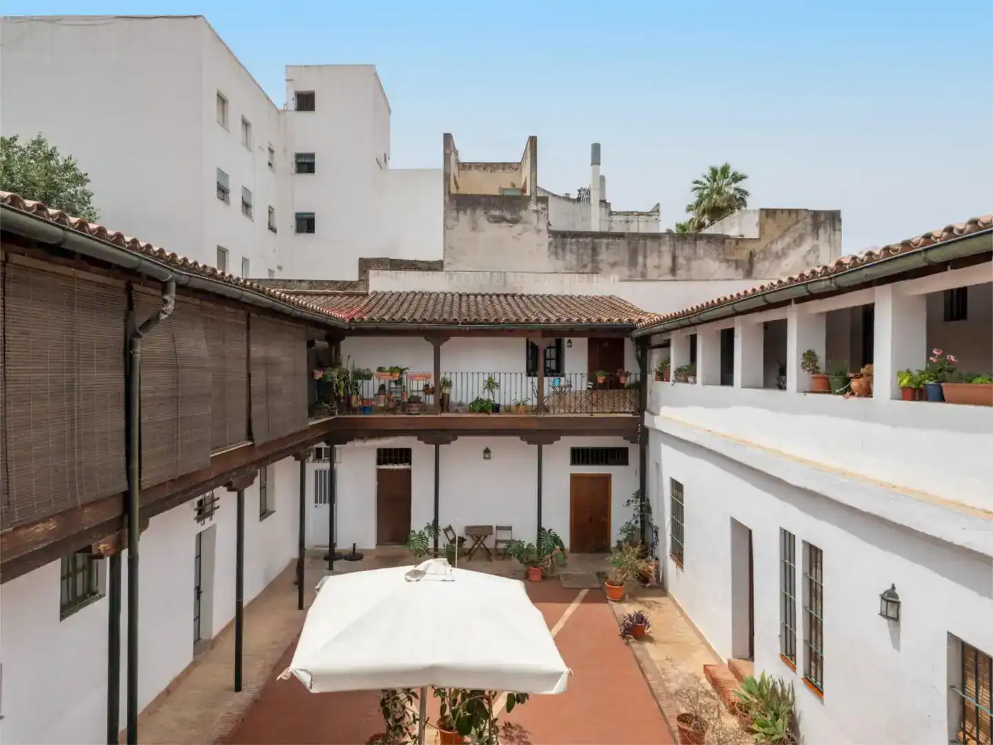 Exterior view of Flat for rent in  Sevilla Capital  with Balcony