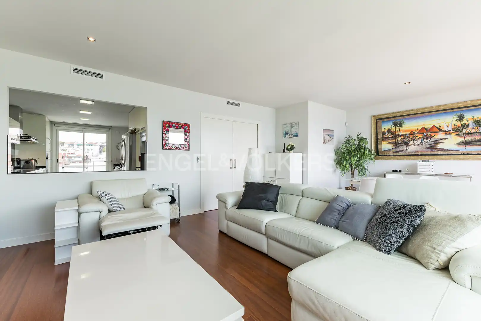 Living room of Duplexes for sale in Sitges  with Air Conditioner, Heating and Parquet flooring