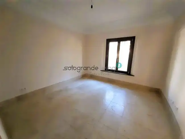 Dormitori de Apartament de lloguer en Sotogrande amb Aire condicionat, Calefacció i Terrassa