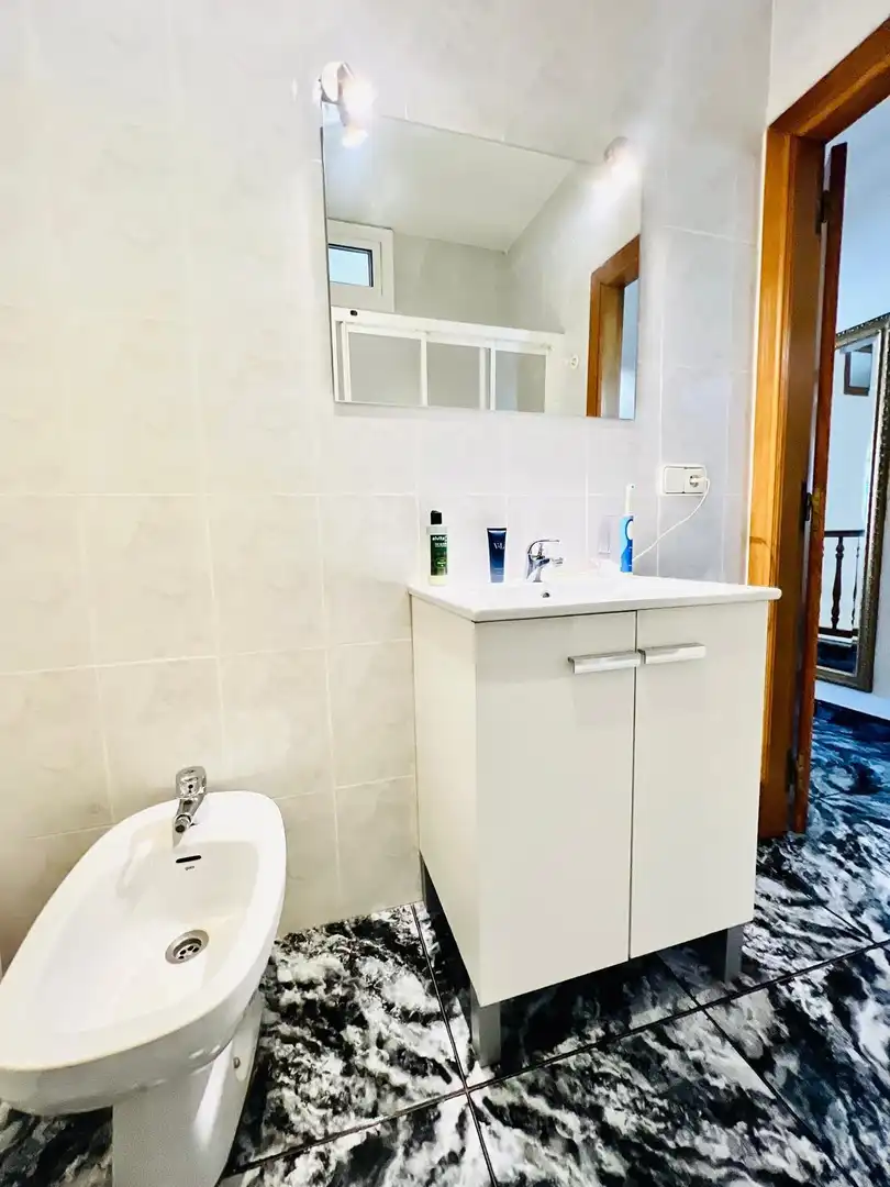 Baño de Casa adosada en venta en Valls con Aire acondicionado, Calefacción y Jardín privado
