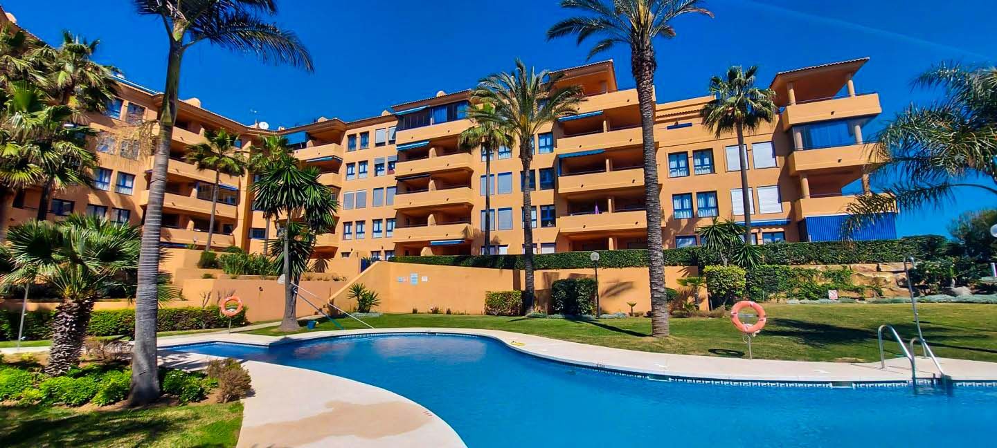 Vista exterior de Apartamento en venta en Manilva con Aire acondicionado, Calefacción y Terraza
