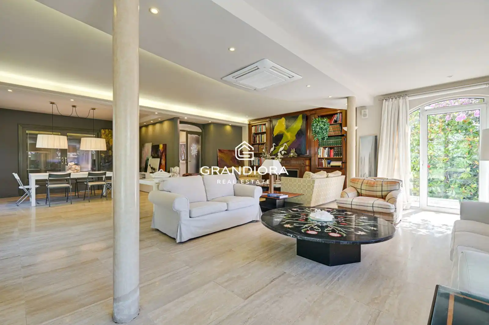 Living room of Houses for sale in El Masnou  with Air Conditioner, Terrace and Swimming Pool