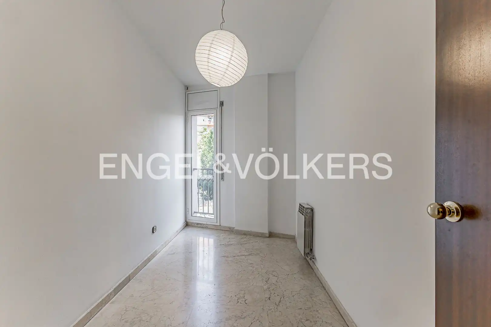 Wohnung zum Verkauf in Barcelona mit Klimaanlage, Heizung und Terrasse