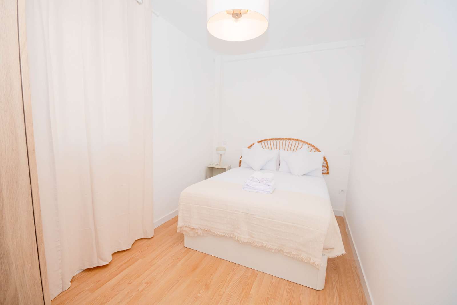 Bedroom of Apartment to share in  Madrid Capital  with Air Conditioner, Heating and Terrace